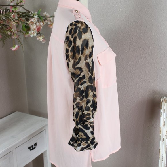 2B Bebe Peach Leopard Blouse NWT - Picture 3 of 4